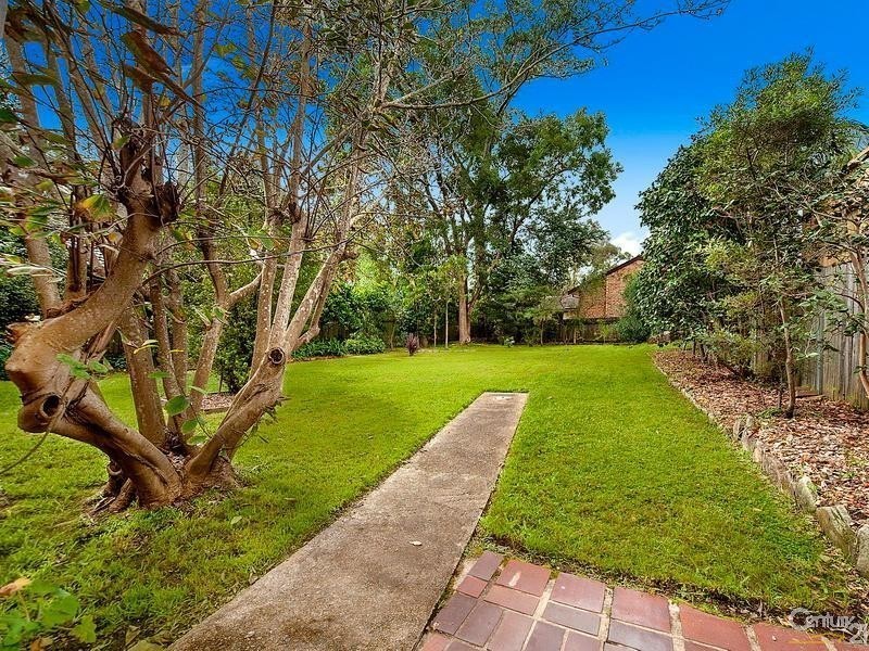 8 Bishop Avenue, West Pennant Hills NSW 2125