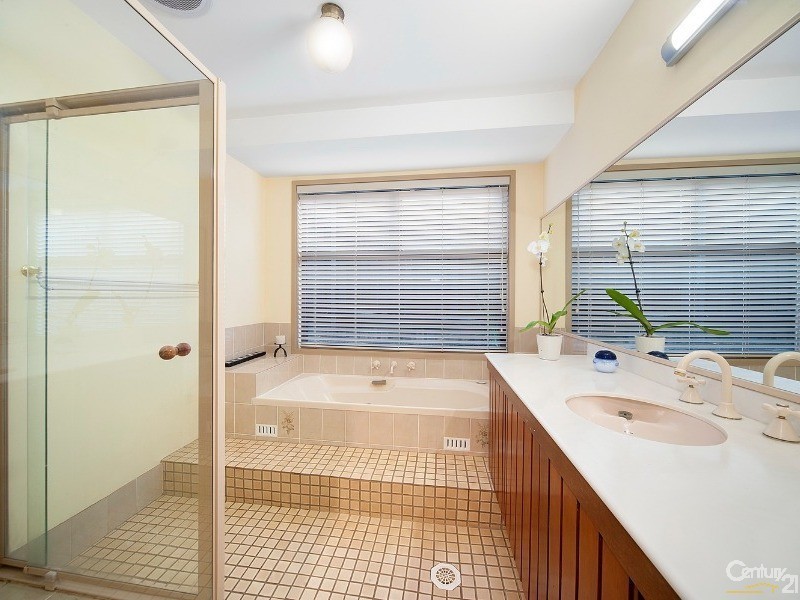 18 Gray Spence Crescent, West Pennant Hills NSW 2125