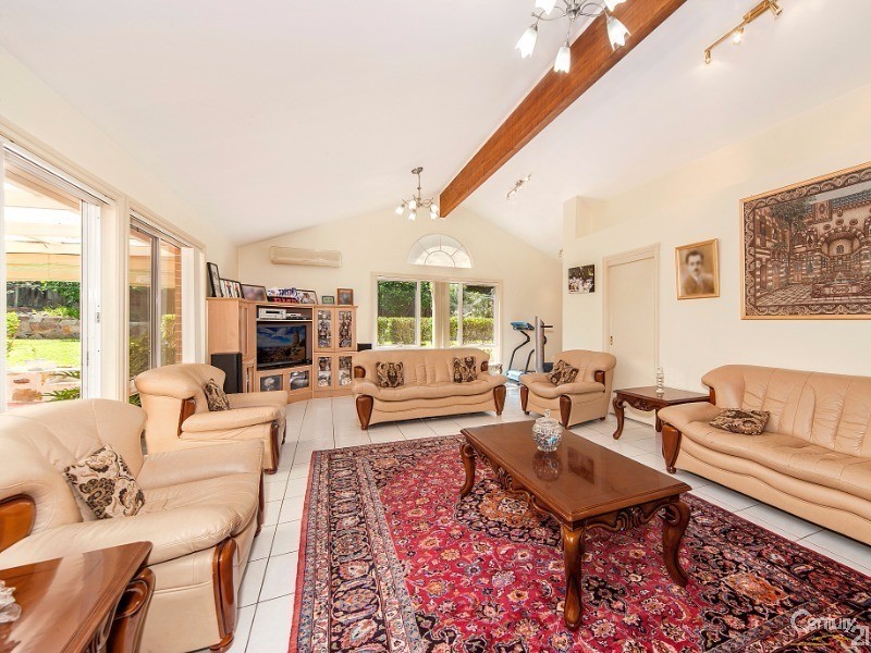 18 Doulton Drive, Cherrybrook NSW 2126