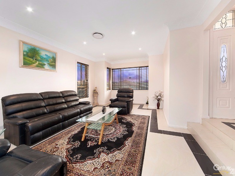 4 Lodgeworth Place, Castle Hill NSW 2154