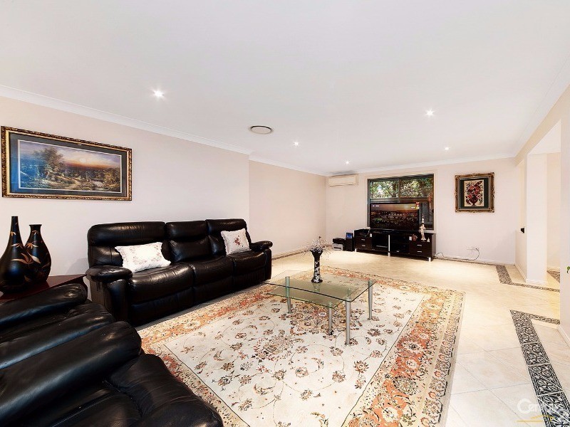 4 Lodgeworth Place, Castle Hill NSW 2154