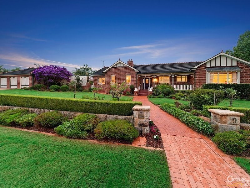 9 Governor Phillip Pl, West Pennant Hills NSW 2125