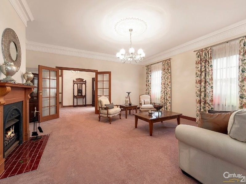 9 Governor Phillip Pl, West Pennant Hills NSW 2125