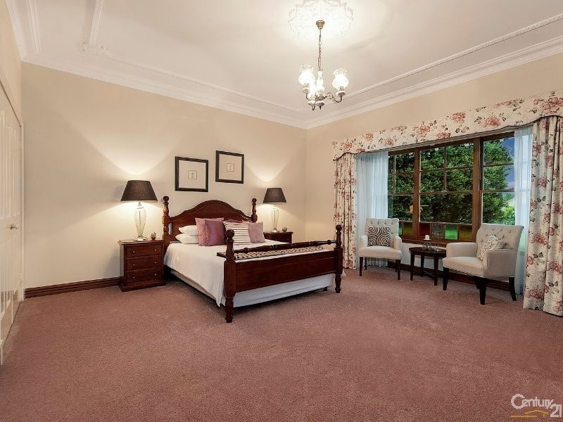 9 Governor Phillip Pl, West Pennant Hills NSW 2125