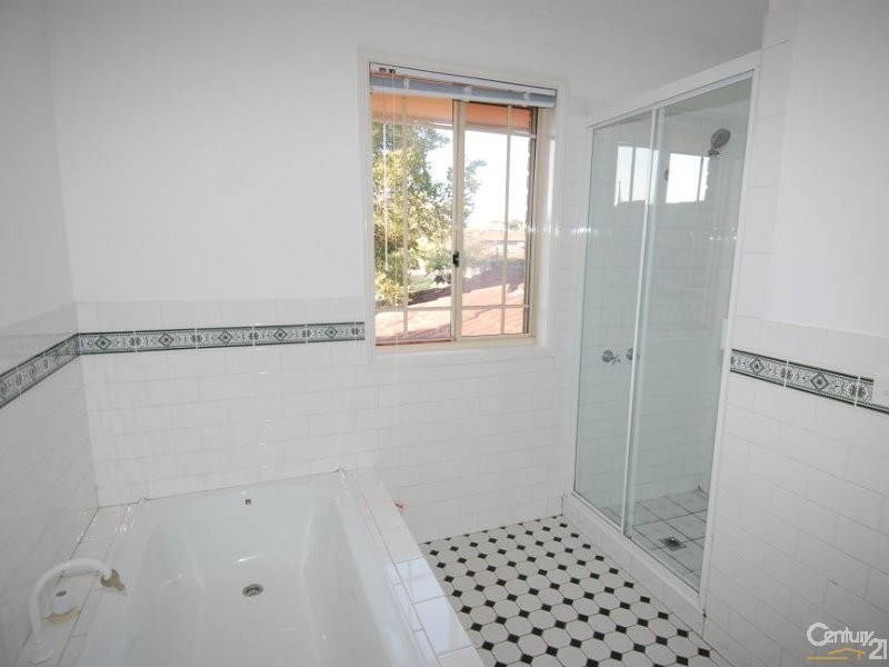 55b Thomas Wilkinson Ave, Dural NSW 2158