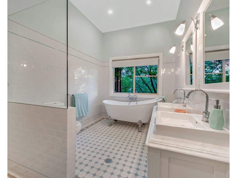 5 Gumleaf Place, West Pennant Hills NSW 2125