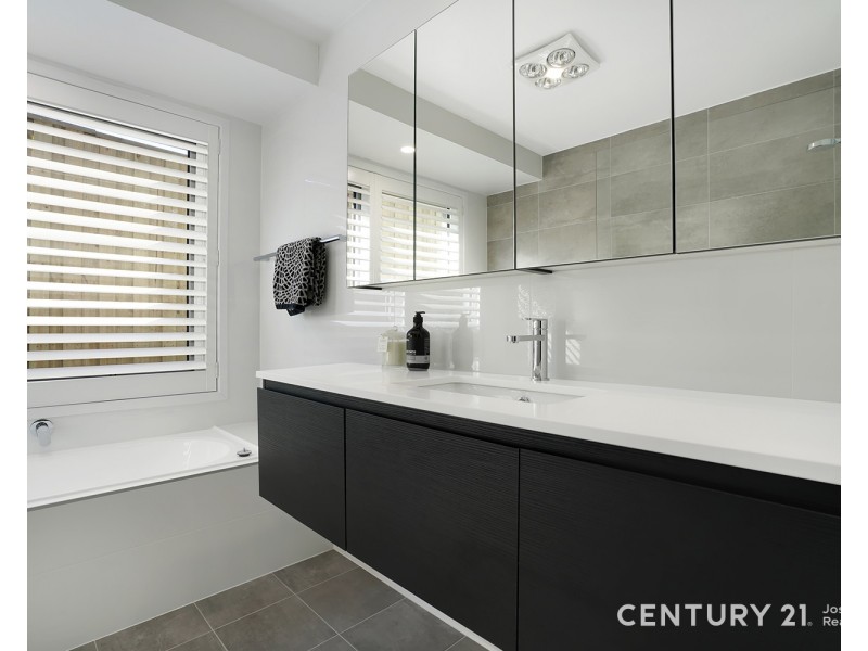 18 Gray Spence Crescent, West Pennant Hills NSW 2125