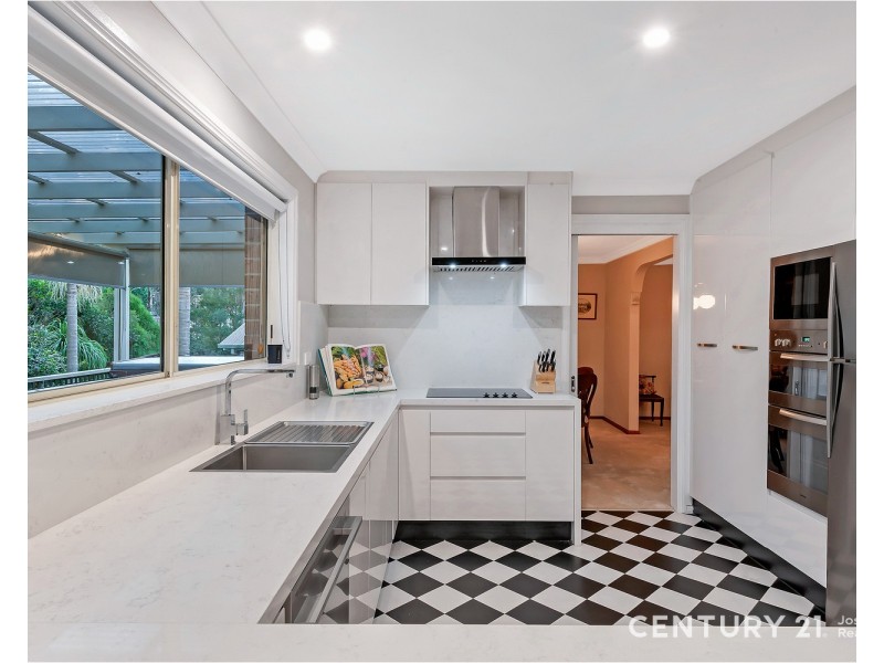 1 Dinmore Place, Castle Hill NSW 2154