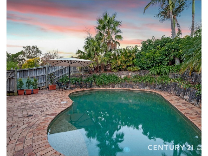 1 Dinmore Place, Castle Hill NSW 2154