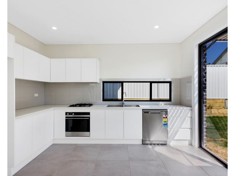 1/6 Crammond Blvd, Caringbah NSW 2229