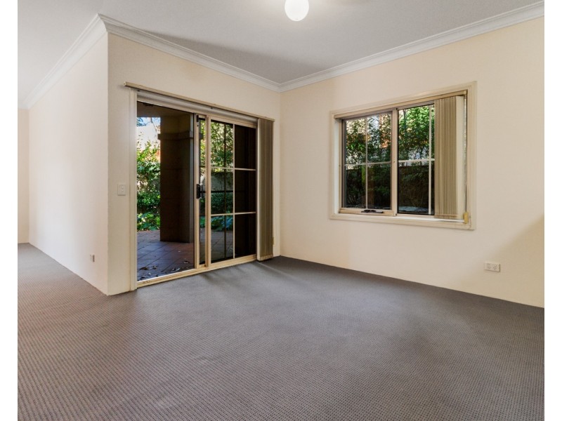 2/4  Mortimer Lewis Dr, Huntleys Cove NSW 2111