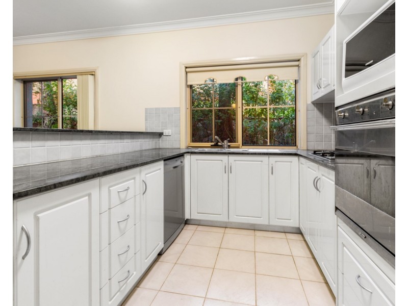 2/4  Mortimer Lewis Dr, Huntleys Cove NSW 2111