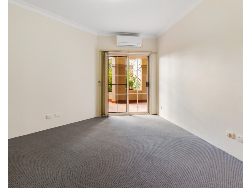 2/4  Mortimer Lewis Dr, Huntleys Cove NSW 2111