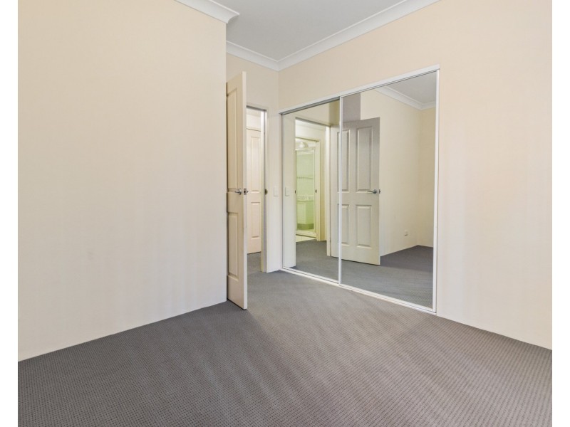 2/4  Mortimer Lewis Dr, Huntleys Cove NSW 2111