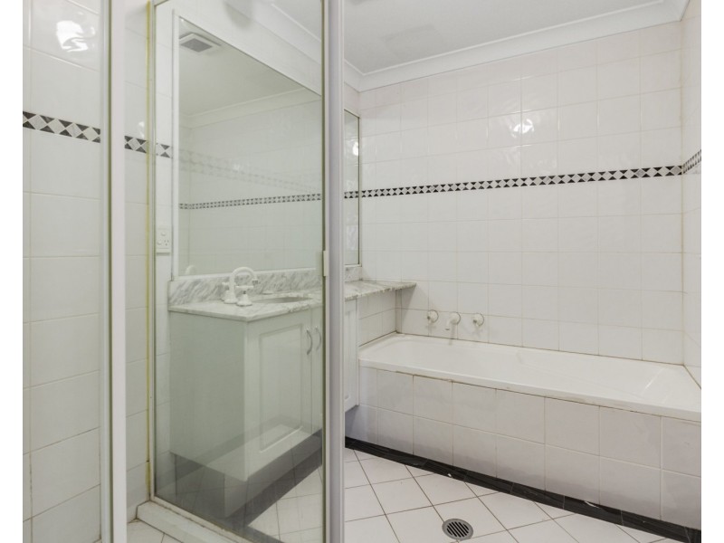 2/4  Mortimer Lewis Dr, Huntleys Cove NSW 2111