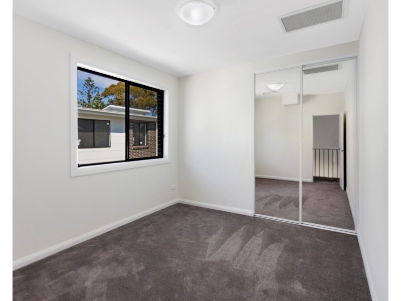 2/6  Crammond Boulevard, Caringbah NSW 2229