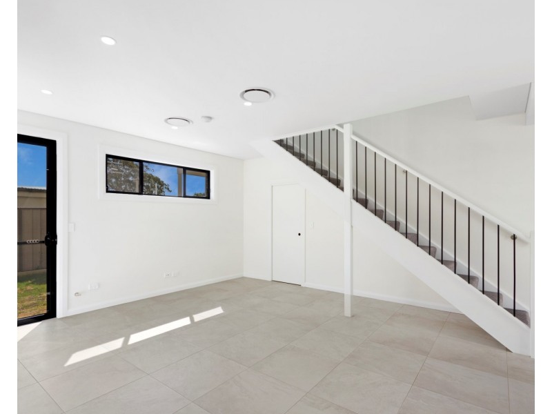 2/6  Crammond Boulevard, Caringbah NSW 2229