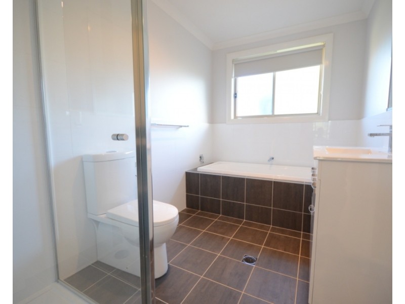 2B Glen Place, Pendle Hill NSW 2145