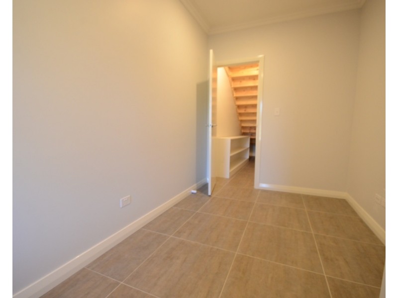 2B Glen Place, Pendle Hill NSW 2145