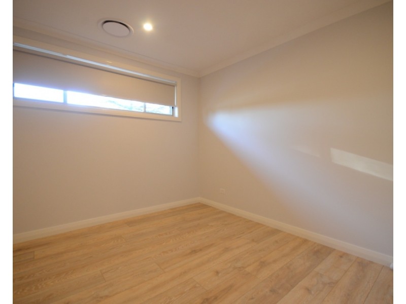 2B Glen Place, Pendle Hill NSW 2145