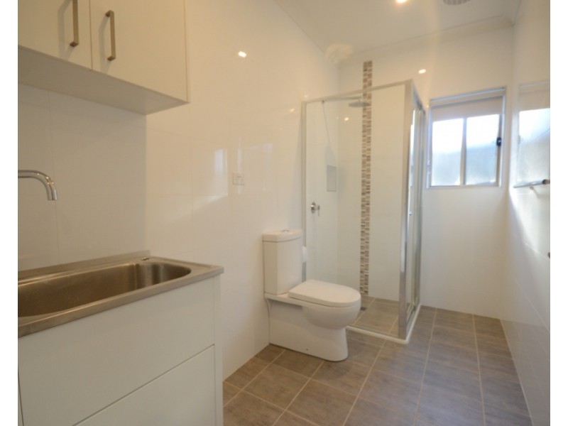 2B Glen Place, Pendle Hill NSW 2145