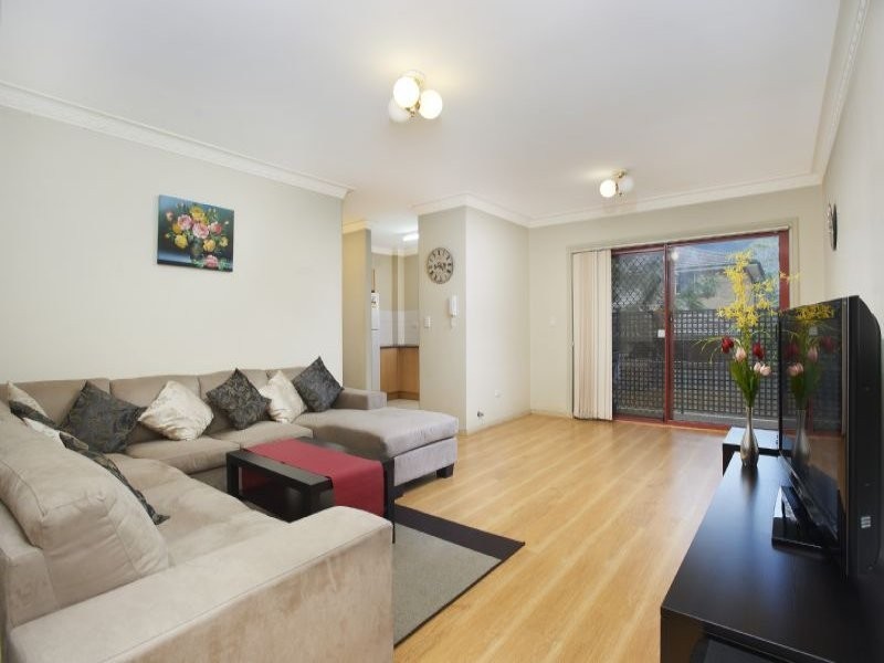 2/9-11 Bailey Street, Westmead NSW 2145