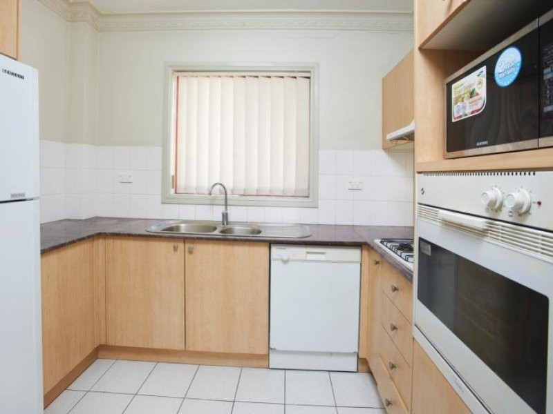 2/9-11 Bailey Street, Westmead NSW 2145