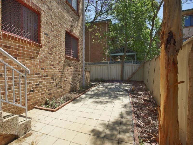 2/9-11 Bailey Street, Westmead NSW 2145