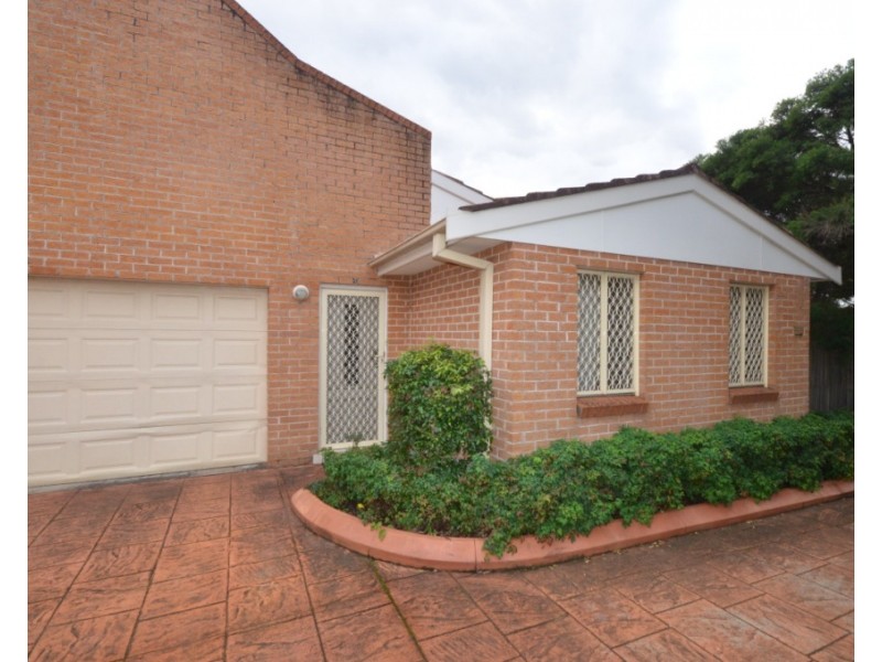 4/241-243 Old Windsor Road, Toongabbie NSW 2146