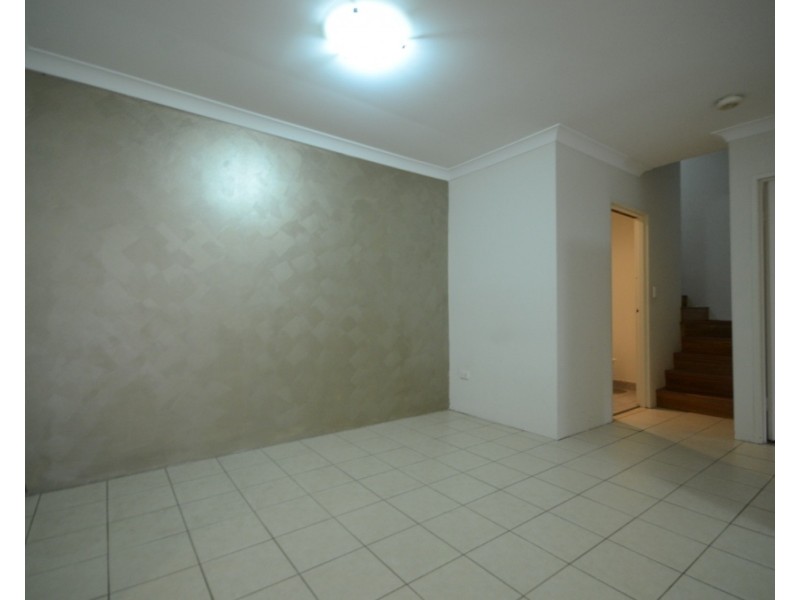 4/241-243 Old Windsor Road, Toongabbie NSW 2146