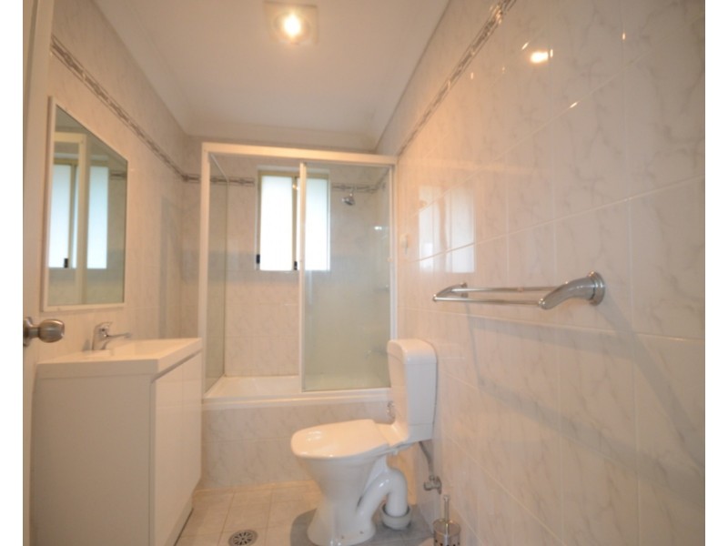 4/241-243 Old Windsor Road, Toongabbie NSW 2146