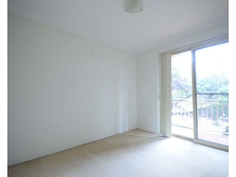 4/241-243 Old Windsor Road, Toongabbie NSW 2146