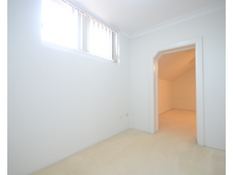 4/241-243 Old Windsor Road, Toongabbie NSW 2146