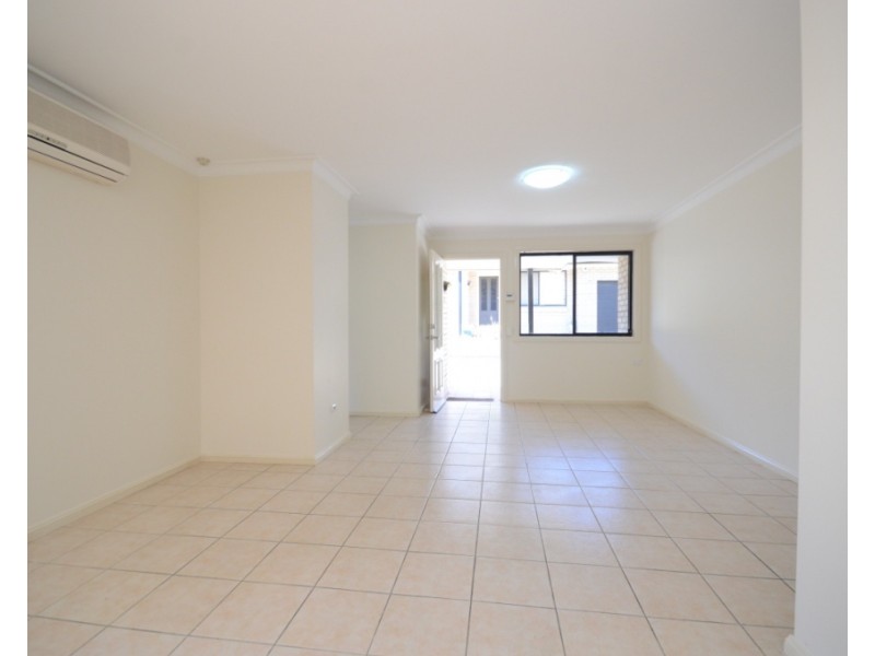 2/25-27 Fullagar Road, Wentworthville NSW 2145