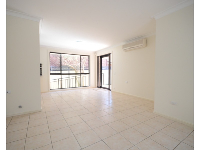 2/25-27 Fullagar Road, Wentworthville NSW 2145