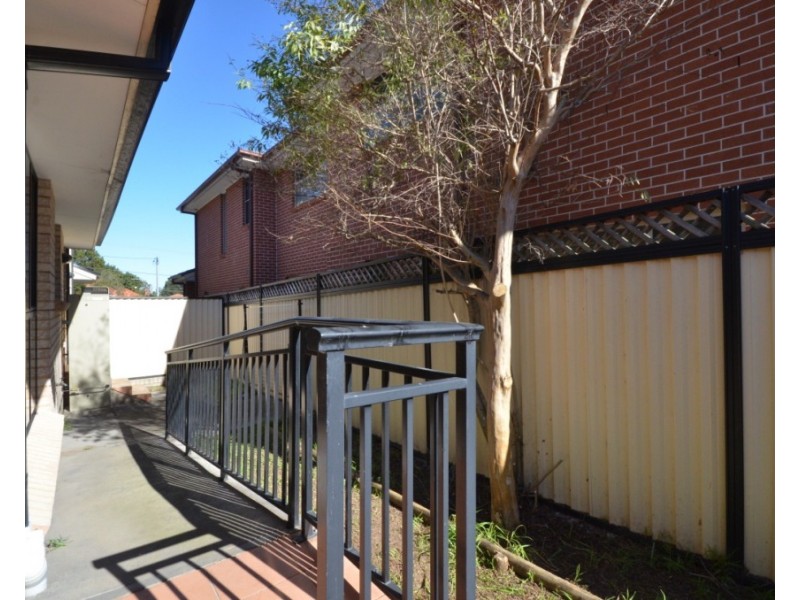 2/25-27 Fullagar Road, Wentworthville NSW 2145