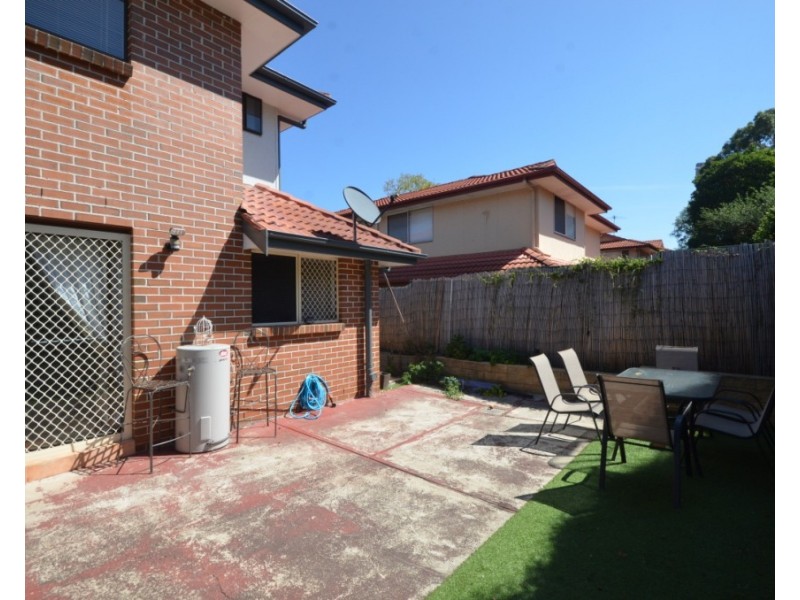 2/23 Barber Ave, Penrith NSW 2750