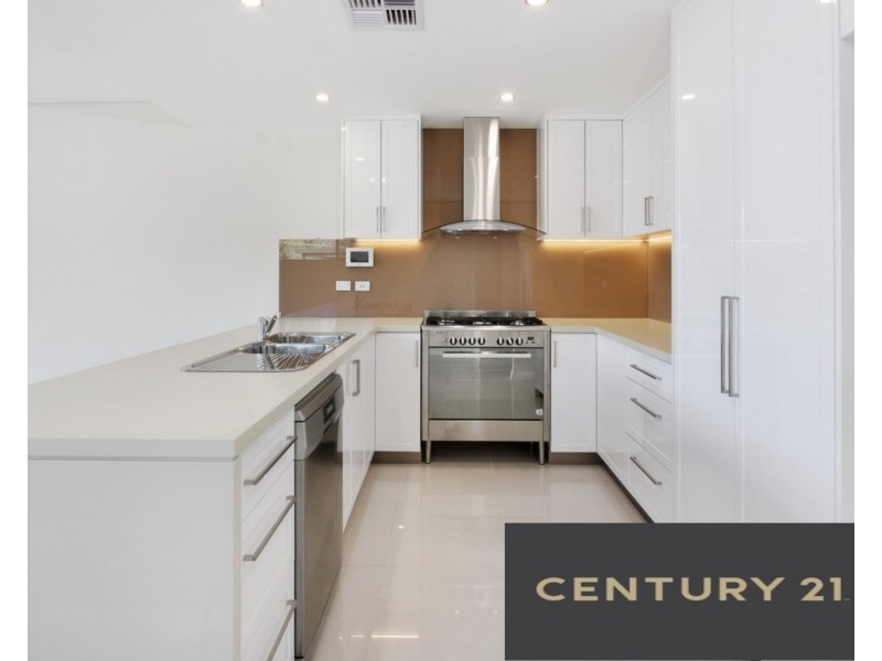 8 Parry Street, Pendle Hill NSW 2145