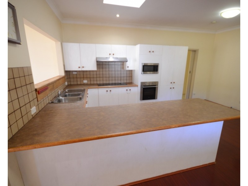 4 Andrew Place, Girraween NSW 2145