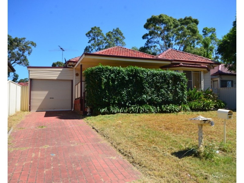 4 Andrew Place, Girraween NSW 2145