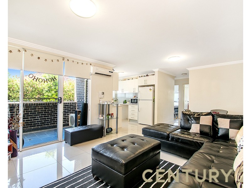 2/4 Barangaroo Road, Toongabbie NSW 2146