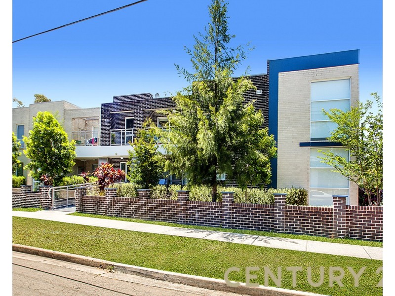 2/4 Barangaroo Road, Toongabbie NSW 2146