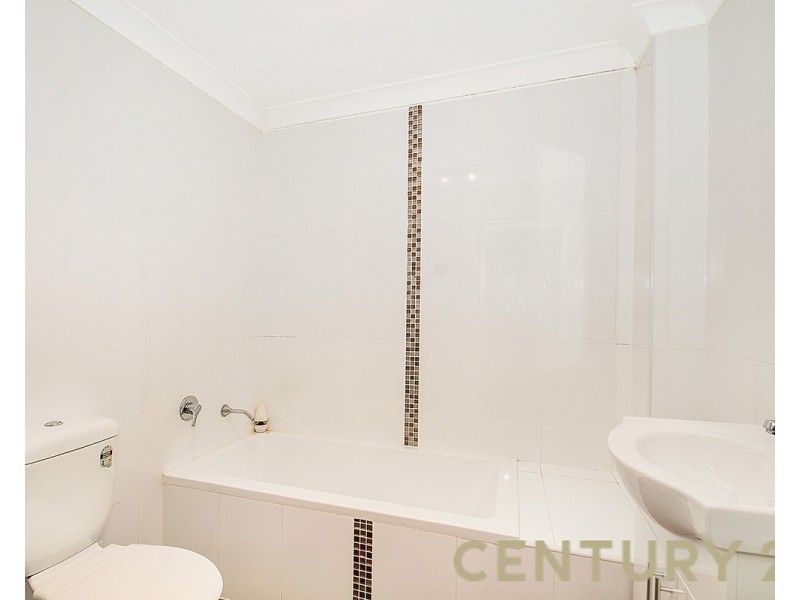 2/4 Barangaroo Road, Toongabbie NSW 2146