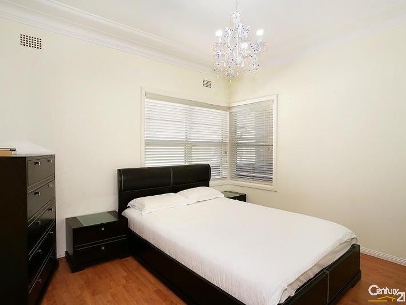 6 Bradman Street, Merrylands NSW 2160