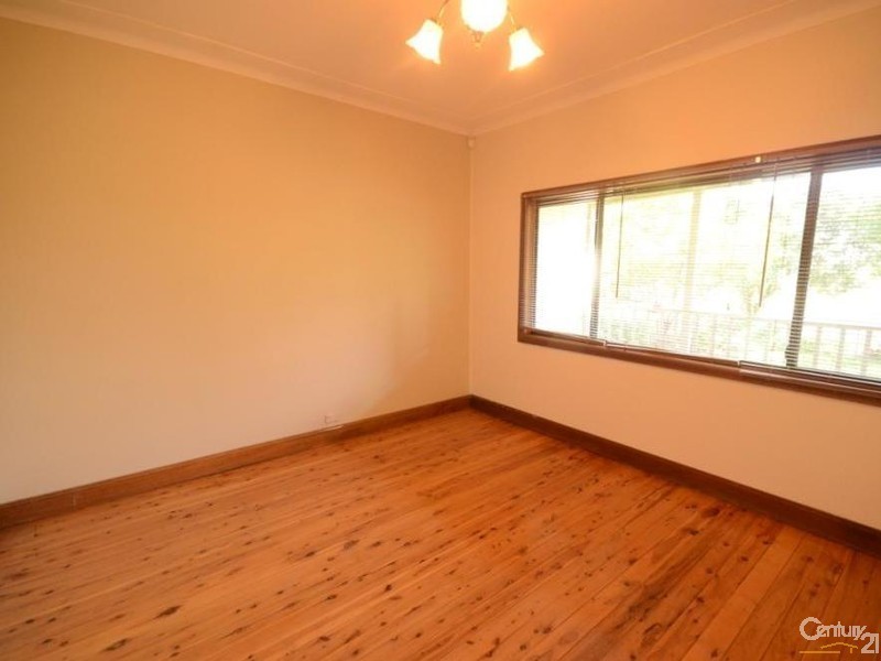 1 Oswald Street, Guildford NSW 2161