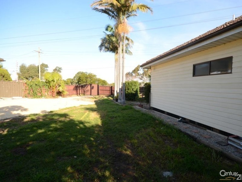 1 Oswald Street, Guildford NSW 2161