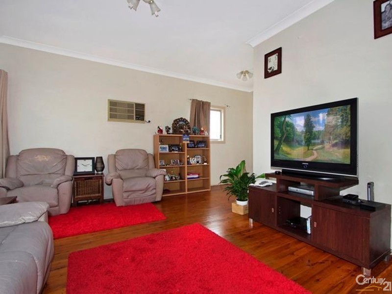 10 Hall Place, Guildford West NSW 2161
