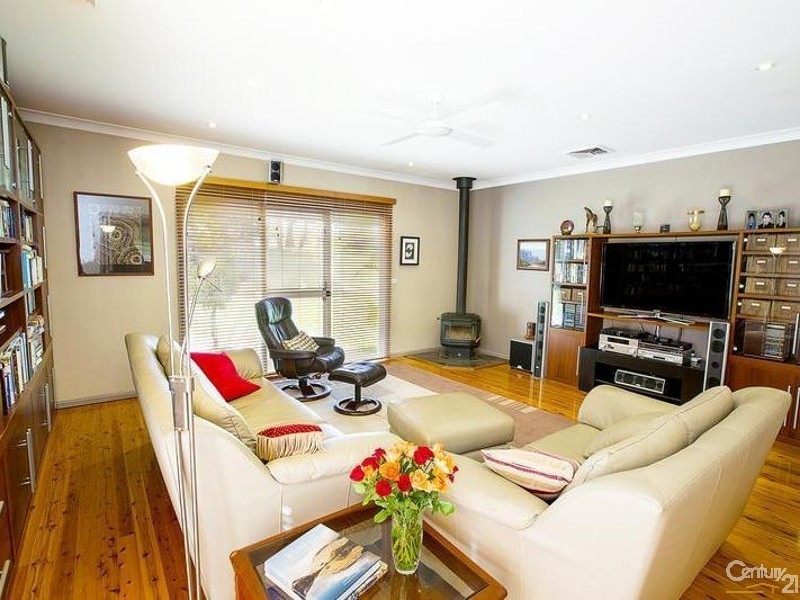 8 Fisher Cres, Pendle Hill NSW 2145