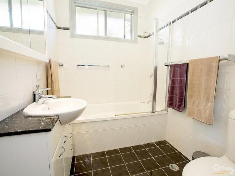 8 Fisher Cres, Pendle Hill NSW 2145