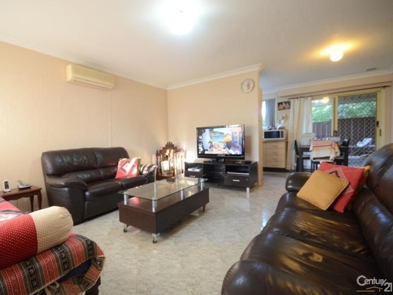 2/99A Bungaree Road, Pendle Hill NSW 2145